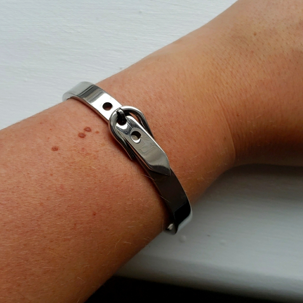 Bangle bracelet